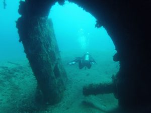 Packages Mariana wreck